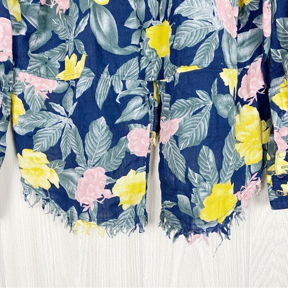 Umgee | Navy Blue Floral Button Down Long Sleeve Size Medium - Picture 8 of 13